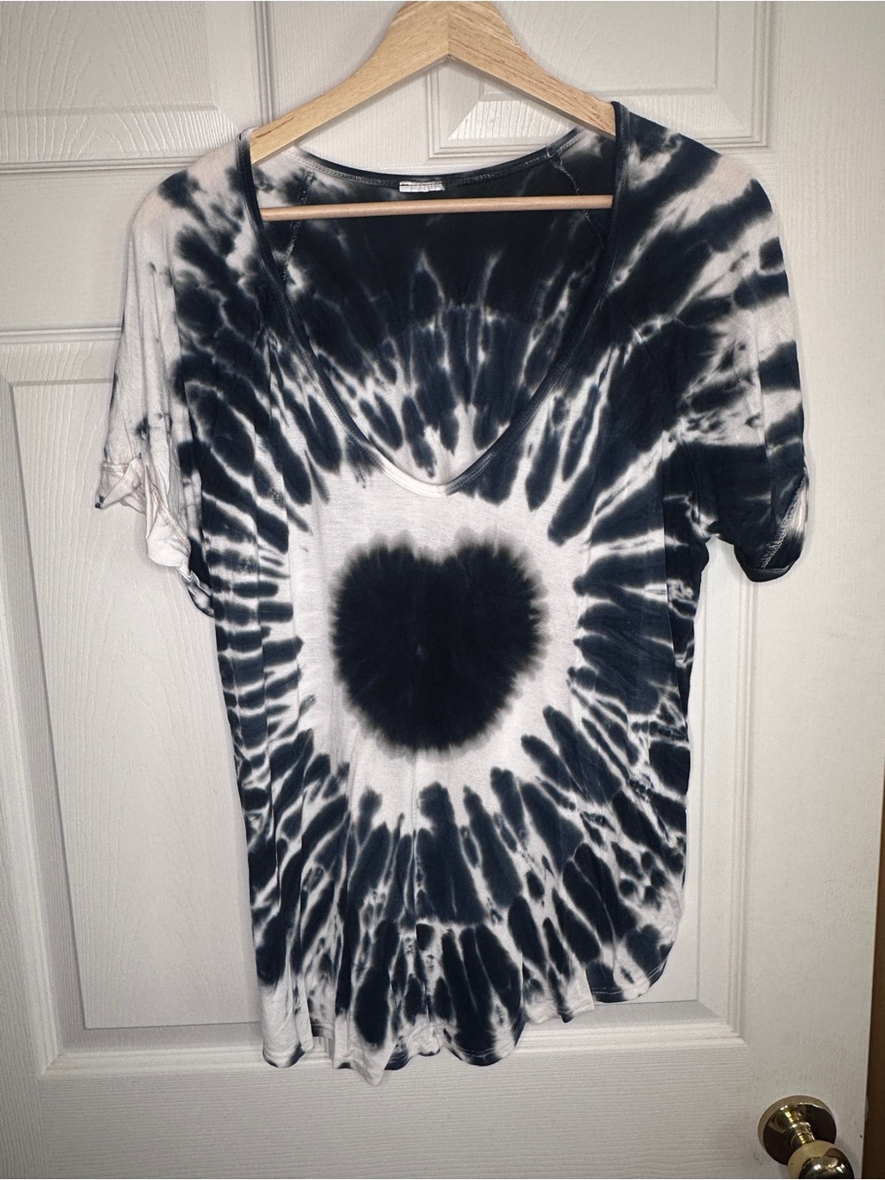 Source Unknown Black & White Tie-Dye Heart V-Neck Tee